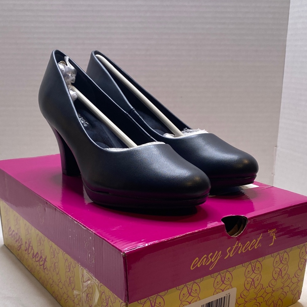Easy Street Women's Classic‎ Navy Equinox Heels
